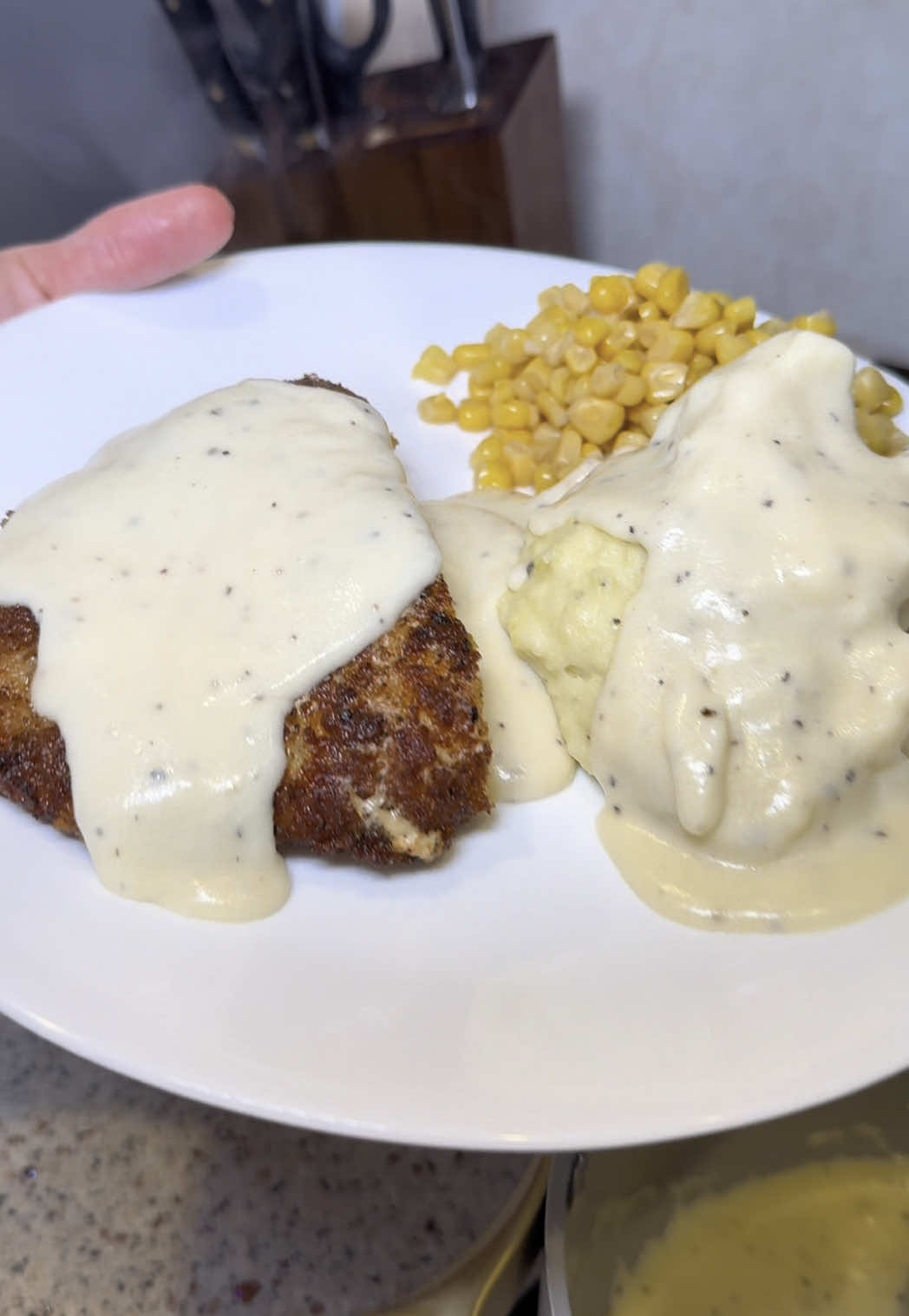 Chicken fried chicken, creamy mashed potatoes, white gravy, and corn on the side 🤤🔥 Nothing beats homemade—better than any restaurant! #HomemadeGoodness #ComfortFood #FoodieGoals #MadeWithLove