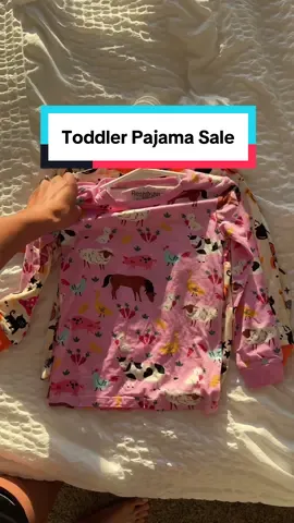 The most adorable toddler bamboo pajamas are on sale guys!!!! 🚨 #bamboobabyclothes #babypajamas #toddlerpajamas #babyclothes #bamboopajamas 