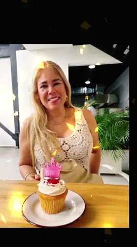 ✨ Cada persona tiene una historia única… y así mismo debe ser su MakeUrDoll 💖 Margarita, la gerente, recibió la suya como homenaje de alguien que la admira profundamente. Su piel, su outfit, sus gustos, sus pasiones, hasta su fe… todo está reflejado en esta Doll hecha 100% para ella ✨🎀 Porque no es solo una Barbie, es una pieza de colección que nadie más tendrá en el mundo 🌎💎 💭 Y cuéntame… ¿a quién le regalarías una MakeUrDoll o te harías la tuya? 👇 👉 Personaliza la tuya hoy mismo 👉 Link en bio #MakeUrDoll #BarbiePersonalizada #UnicaComoTu #RegalosConHistoria #PiezasDeColección 