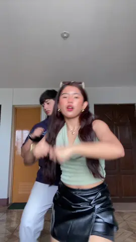 Dancer era nya @Maverickbaula #MAVERSHA #kieshalouise #runcav #runcavmanagement @RONALD DELOS SANTOS 