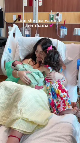 My heart is full💙💕 #bigsister #newborn #pregnanttiktok  #siblingsmeeting 