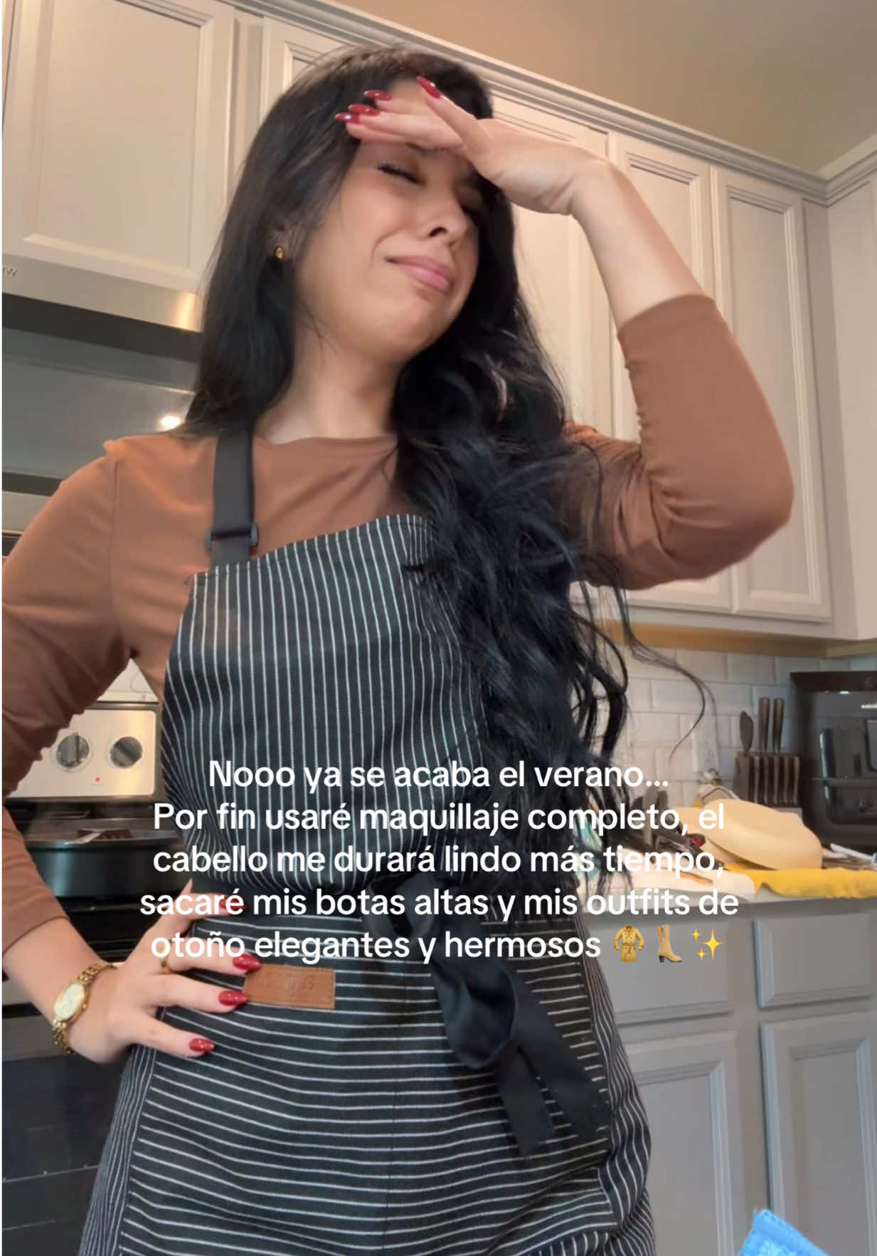 Jajajaj tenía que entrar al trend y team otoño-invierno por siempre.🤎🍂 ¿Eres de las que ama el frío o de las que extraña el calorcito? ☀️❄️ #audiotrends #trending #outfitsotoño #foryoupage #fypagee  