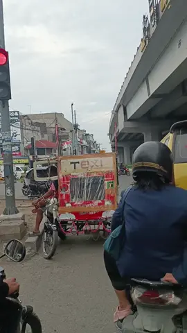 medan bung .di lampu merah aj bisa buat parkir pompa pompa.