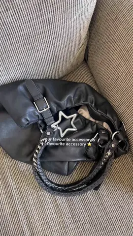 Chappell Roan approved 👍🏾👍🏾 #starcarabiner #Sustainability #sustainablefashion #bagaccessory #melbourne 