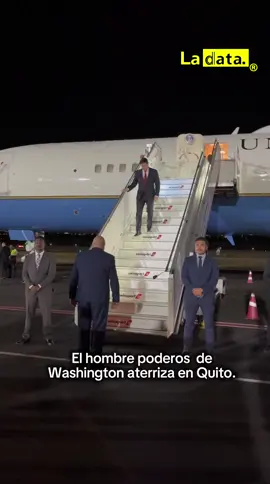 #Tendencia ¡Marco Rubio ya está en Ecuador! El hombre poderoso de Washington aterriza en Quito.  El secretario de Estado de Estados Unidos, Marco Rubio, ya pisa suelo ecuatoriano. Su arribo al Aeropuerto Internacional Mariscal Sucre, en un Boeing 757 y bajo estrictas medidas de seguridad, marca el inicio de una visita histórica. Rubio llega directamente desde México para reunirse con el presidente Daniel Noboa en Carondelet. La presencia del alto funcionario estadounidense refleja la importancia que Ecuador ha tomado en la agenda regional de seguridad y cooperación. El mensaje es claro: Washington ve en Noboa un aliado estratégico clave para enfrentar el narcotráfico y fortalecer la democracia en la región. @ladataec 👈 #ladata #TendenciaPolítica #SeguridadEC #MarcoRubio 