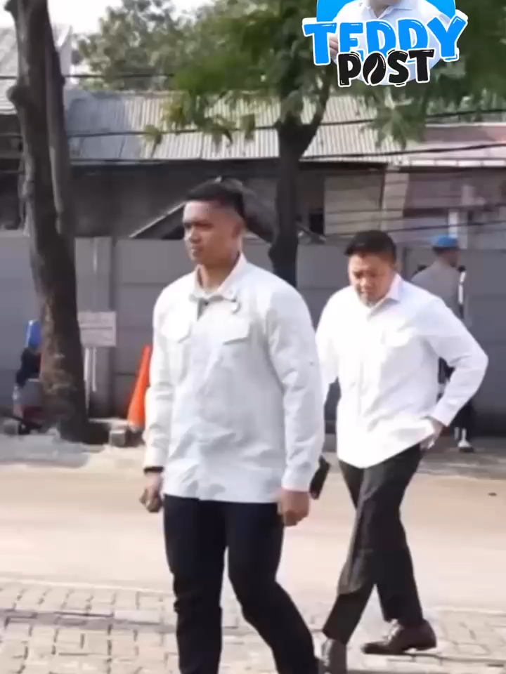 Seskab Teddy Konsisten Dampingi Presiden Prabowo dalam Setiap Agenda Kenegaraan #fyp #teddy #teddyindrawijaya #seskab