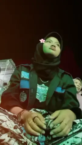 Gus Imron: kamu sudah masuk grup GN Purworejo belum? Aku :loh saya bukan orang Purworejo Gus Gus Imron : la orang mana? Aku : orang Salatiga gus😅 Gus Imron : loh kok bisa sampai sini kamu? Aku : hehe iya Gus sama temen laskar salatiga😅 #4u #gandrungnabi #guszamangandrungnabi #gusimron #fyp 