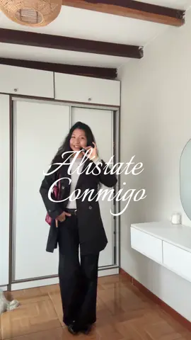 Alístate conmigo para la u💌Esta vez me fui con outfit full black y por fin pude usar mi gabardina negra… quedé obsesionada con el outfit! se ve un toque formal aaaa no se 🥹 #grwm #alistateconmigo #universidad #outfitideas #outfitinspo 