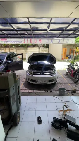 Buat kalian yang ingin service AC mobil, atau mau ngecek2 bisa mampir aja langsung atau WA ke 0818164320  #for #foryou #acmobil #dingincuy🥶🥶 #dinginbanget 