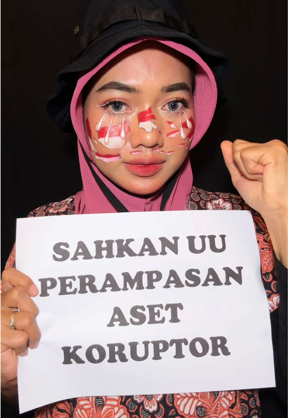 Hanya dengan ini aku bersuara🥲🥹#demodpr #demo2025 #demonstrasi #indonesia🇮🇩 #demohariini  ib:@Fika Azzahra 