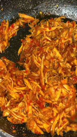 Ayam suwir pedas 🐔🌶️ #chicken #red #jajanantiktok #cemilan #fyppppppppppppppppppppppp 