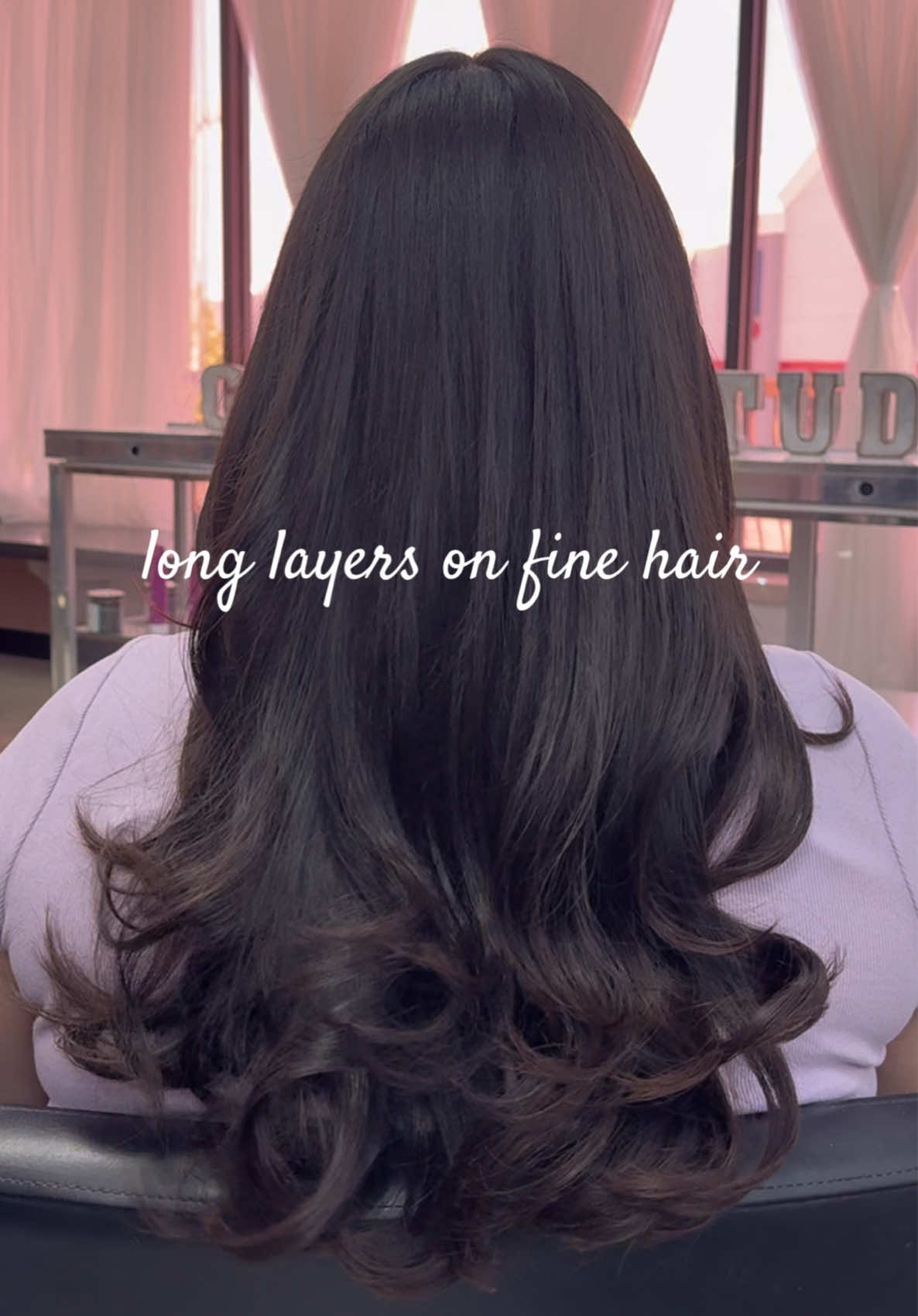 for my ladies with thinner hair if you want to get layered i always suggest going more for longer layers so we don’t remove too much weight!  dm me to book  im located in irving tx!  #dallashairstylist #finehair #layers #layeredhaircut #dfwstylist 