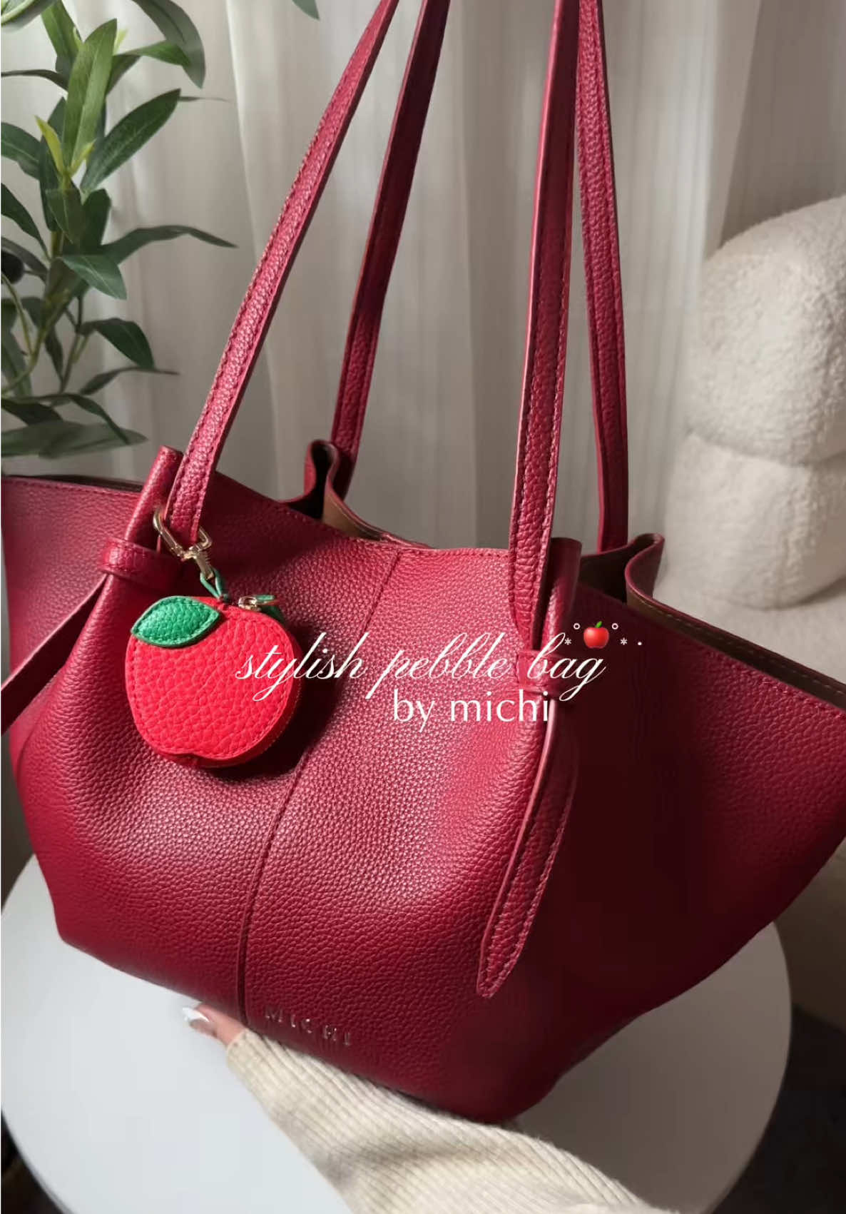 this bag is giving me the rich vibes! 💄🍷💃 #pebbletotebag #shoulderbag #womensbag #classybag #michibag