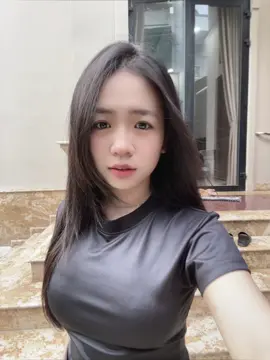 Tránh ra đi mấy bé