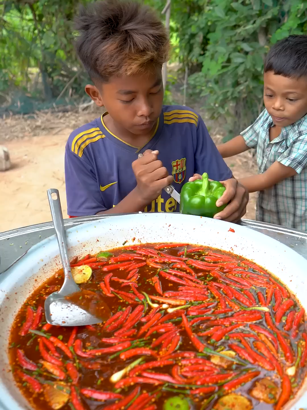 Bell Pepper eating spicy chilii sauce #shorts - Primitive Natural World