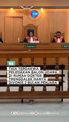 Majelis Hakim Pengadilan Negeri (PN) Trenggalek akhirnya menjatuhkan vonis terhadap tiga terdakwa kasus balon udara berisi petasan. Balon udara itu meledak dan merusak rumah dinas seorang dokter spesialis. Hakim memvonis mereka 2 bulan 10 hari penjara, sedangkan tiga pelaku lain yang masih di bawah umur menjalani diversi. Kasus ini langsung menyedot perhatian publik karena balon udara tidak hanya melanggar hukum, tetapi juga membahayakan keselamatan masyarakat. Ledakan keras dari petasan yang terikat pada balon udara menjebol atap rumah dokter, meretakkan dinding, dan merusak dua mesin cuci. #balonudara #balonpetasan #rumahdokter #vonispenjara #pntrenggalek 