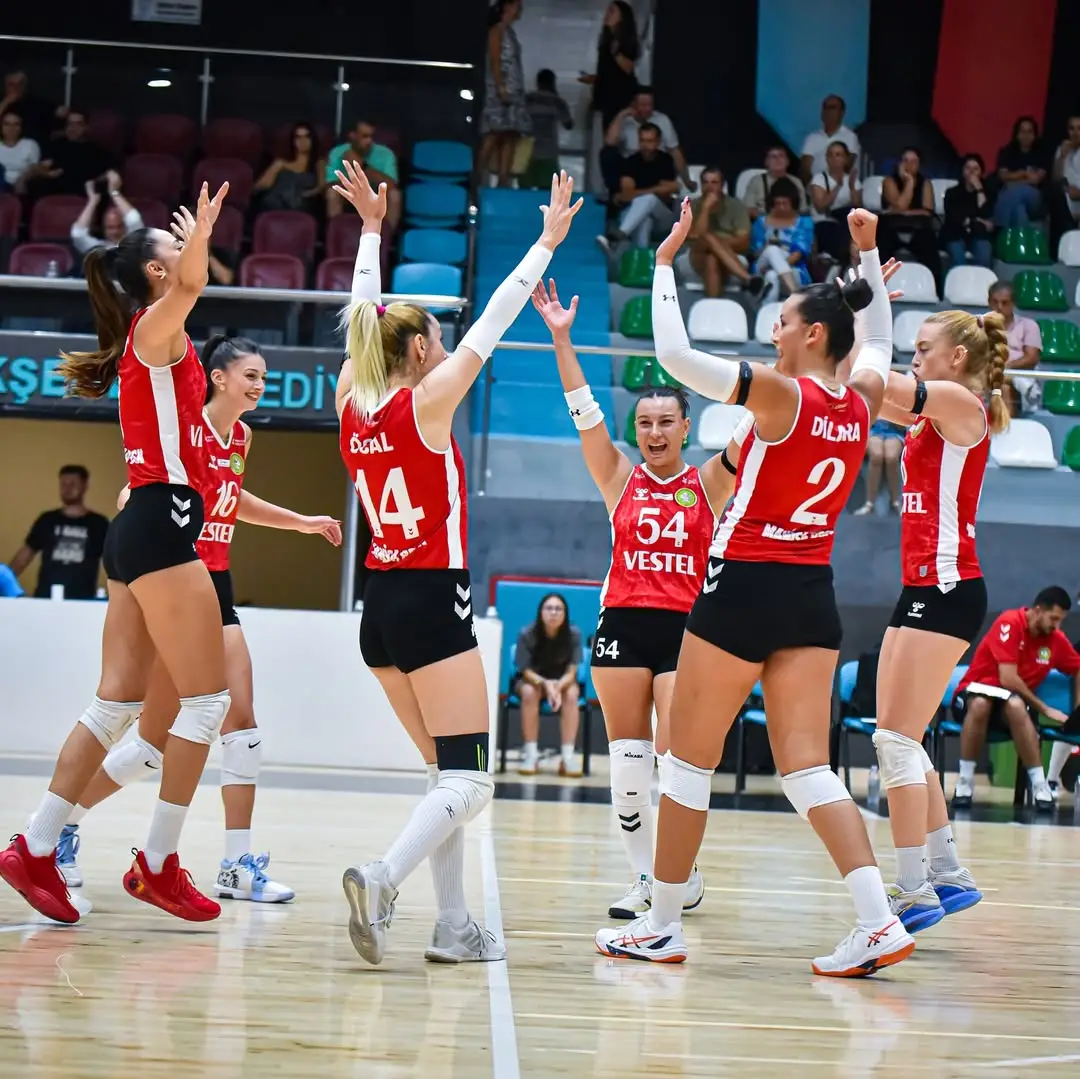 Karşılaşmadan kareler.. #manisabbsk #volleyball #voleybol #megawatihangestri #mega 