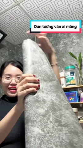 Tường cũ , tườnh dính vết bẩn thì dán lại như này vừa dễ vừa tiết kiệm chi phí luôn , giấy dán tường vân xi măng này màu đẹp lắm mấy bà ơi#giaydantuong #giaydantuongdep #giaydantuongximang #giadungtienich  @Em bé tháng tư nè  @Em bé tháng tư nè  @Em bé tháng tư nè 