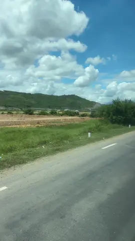 üzülme’ biliyorum üzülüyorsun.