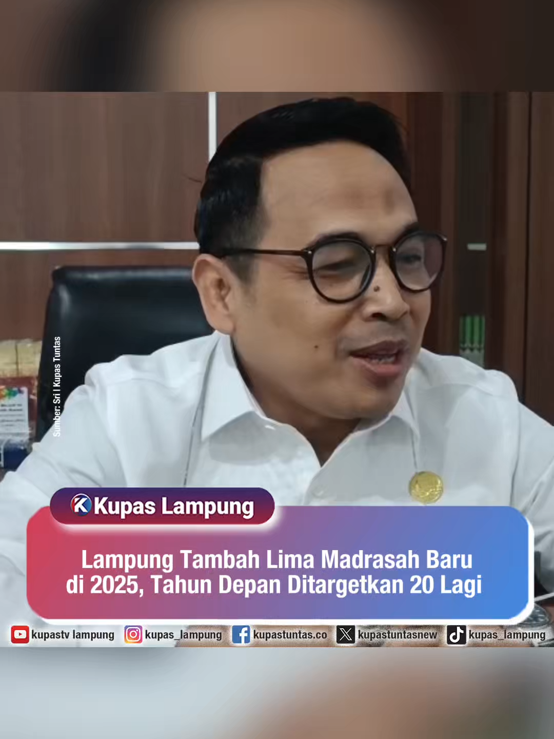 Lampung Tambah Lima Madrasah Baru di 2025, Tahun Depan Ditargetkan 20 Lagi . . Jumlah madrasah negeri di Provinsi Lampung terus bertambah seiring meningkatnya kepercayaan masyarakat terhadap pendidikan berbasis keagamaan. Pada tahun 2025, Kanwil Kemenag Lampung mencatat lima madrasah baru resmi beroperasi, terdiri dari empat MTsN dan satu MIN. Sehingga total madrasah negeri kini mencapai 99 unit. Tiga dari lima madrasah tersebut merupakan eks madrasah filial yang kini telah mandiri. Kepala Bidang Pendidikan Madrasah, Ahmad Rifai, Rabu (3/9/2025), mengungkapkan bahwa pihaknya juga tengah memproses rencana penambahan 20 madrasah baru untuk tahun 2026, termasuk rencana pendirian MTsN 3 Bandar Lampung di Teluk Betung. Ia menegaskan, penambahan ini merupakan respon atas tingginya animo masyarakat dan komitmen Kemenag dalam meningkatkan kualitas dan akses pendidikan madrasah. - Untuk berita lainnya, baca di www.kupastuntas.co - #MadrasahLampung #PendidikanBerkualitas #KemenagLampung