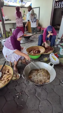 Masak Besar Peringatan Maulid Nabi Muhammad Saw Masjid Pathok Negoro Ploskuning Jogja #masakbesar #maulidnabimuhamammadsaw #masjidpathoknegoroplosokuning #jogjaistimewa #nasikebuliayam 