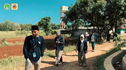 *[KKN 07 INSYA DESA PETTONG]* Assalamu’alaikum Wr. Wb.  HARI 03 KKN 07 INSYA  Berkunjung ke masyarakat desa Pettong 𝙼𝚊𝚑𝚊𝚜𝚒𝚜𝚠𝚊 𝚔𝚎𝚖𝚋𝚊𝚕𝚒 𝚝𝚞𝚛𝚞𝚗 𝚔𝚎 𝚖𝚊𝚜𝚢𝚊𝚛𝚊𝚔𝚊𝚝 𝚞𝚗𝚝𝚞𝚔 𝚖𝚎𝚗𝚐𝚊𝚋𝚍𝚒, 𝚖𝚎𝚗𝚎𝚛𝚊𝚙𝚔𝚊𝚗 𝚒𝚕𝚖𝚞, 𝚍𝚊𝚗 𝚖𝚎𝚗𝚎𝚛𝚞𝚜𝚔𝚊𝚗 𝚊𝚖𝚊𝚗𝚊𝚑 𝚝𝚛𝚒 𝚍𝚑𝚊𝚛𝚖𝚊 𝚙𝚎𝚛𝚐𝚞𝚛𝚞𝚊𝚗 𝚝𝚒𝚗𝚐𝚐𝚒. 💠💠💠💠💠💠💠💠 Wassalamu’alaikum Warahmatullahi Wabarakatuh 📌 Ikuti media resmi kami untuk update kegiatan: IG : @kkn.07.desa_pettong TIKTOK : kkn.desa.pettong #KKN2025 #MahasiswaMengabdi #PengabdianMasyarakat #Insyabangkalan