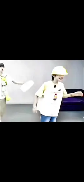 Cùng chờ thông báo của công ty là Heng ở hay đi thì mình sẽ cập nhật nha. Chứ mình không có lấy mấy cái thông tin của mấy tỷ bên weibo, douyin đăng nha. #chenyiheng #tf_family🇨🇳👑 #tf_family🇨🇳 #tf家族练习生🤴🌷 #TF_Familygen_4 