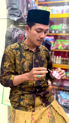 Anadai engkau tersindir dgn sebuah nasehat * itulah sebenar~benar nya nasehat * karna bahagian yg luka, pasti merasa perih * tatkala sedang di obati☺️#kalamhikmah               {طوق الحمامة 🕊️}