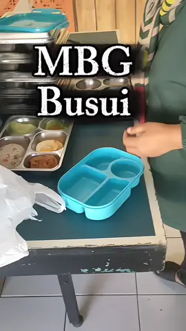 “Busui ternyata bisa dapet makanan bergizi GRATIS loh 😍✨ Nggak nyangka menunya lengkap banget, ada telor, tempe, sampai buah melon. Ada yang udah coba ambil juga?” #Busui #IbuMenyusui #MakananBergiziGratis #ProgramBusui #MakananSehat      ---