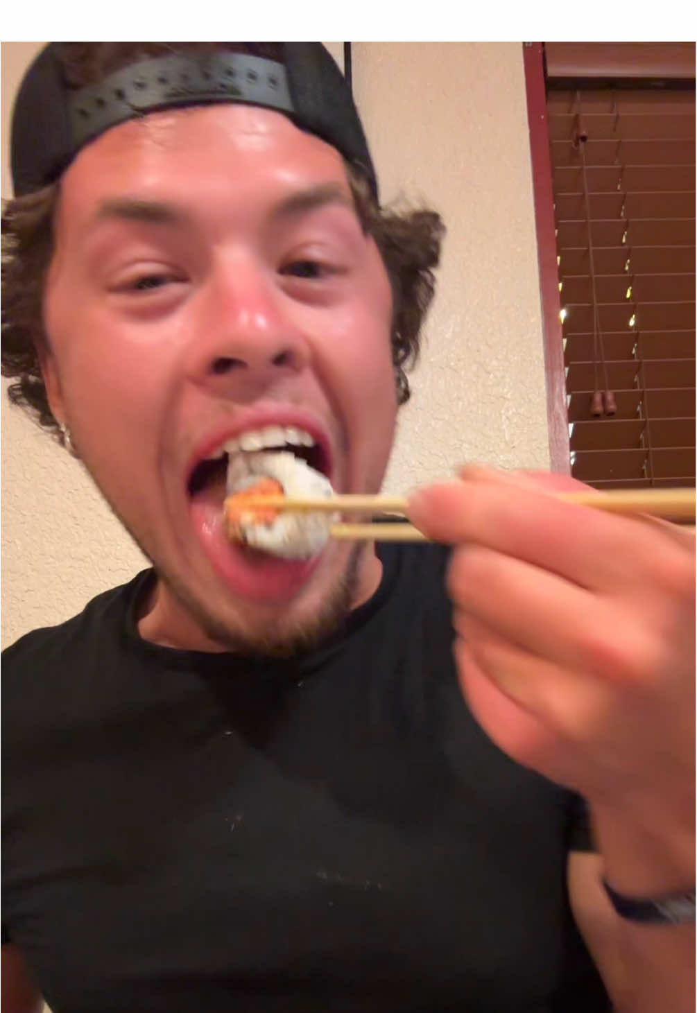 I forgot to record the gyozas and mussels I had and 3 pie es of sushi #sushi #allyoucaneat #fyp 
