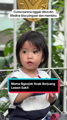 Dede Madina menderita jantung bocor & penyempitan pembuluh, membuatnya sulit makan, berat badannya tak pernah naik dari 10kg.Kalau kelelahan atau menangis sedikit saja, tubuhnya langsung membiru... bahkan bisa pingsan.Kata dokter: 