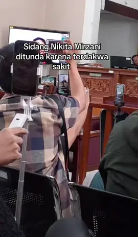 Udah nyiapin cemilan sama minuman kesukaan malah sidang ditunda karna terdakwa sakit gigi, Gws ya Nikmir #fyppppppppppppppppppppppp #viralvideo #sidangnikitamirzani 