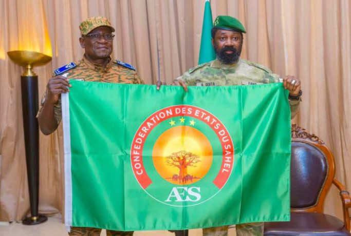 #CapCut les news d’Afrique . La cedeao fore une armée de 260.000 soldats !!! La cedeao est plus puissante que l’UA donc ? #fypシ #News #afrique #tiktok @🅾️🅱️🅰️ 