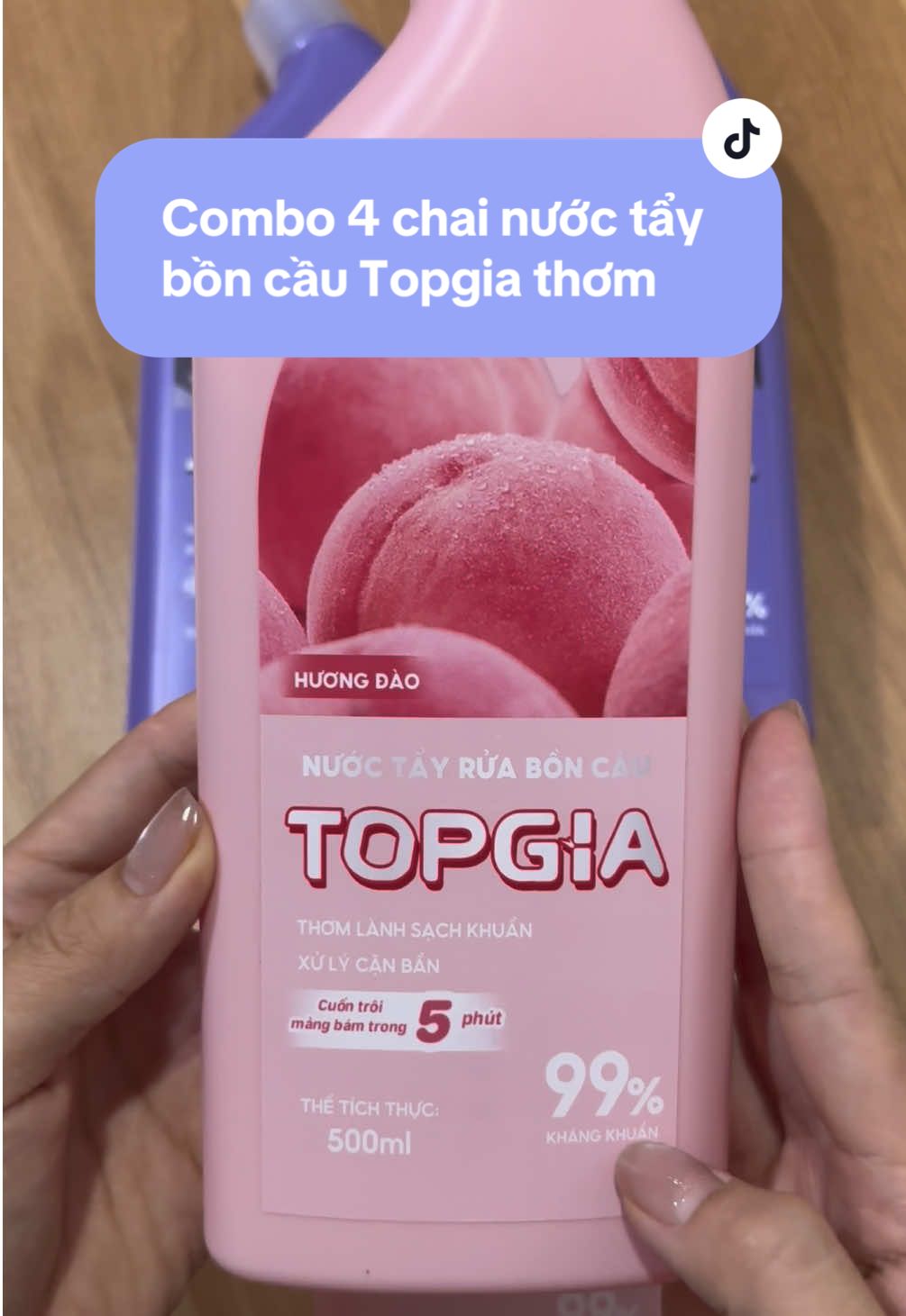 Combo 4 chai nước tẩy bồn cầu Topgia thơm mùi Đào, mùi Nho. Tẩy sạch, không hôi, không nồng, mà sạch dã man#tayboncau #tayboncautopgia #topgia #nuoctayboncauhuongtraicay #meken 