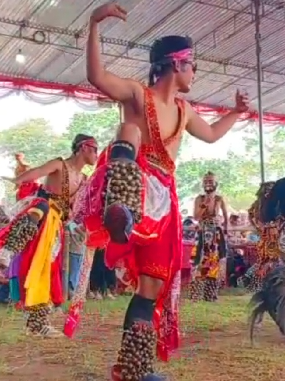Tul Jaenak Jae Jatul Jaeji.. Kuntul Jare Banyak Ndog e Bajul Gari Siji... . Budhalan Jaran Campur Eko Krido Busono Kromodangsan  Dokumentasi Lumbungrejo Fest 2025 . #ekokridobusono #jathilanklasik #campurbawur #jathilanjogja #jathilan 