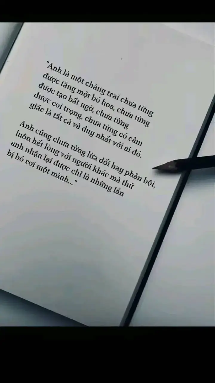 Anh vẽ cầu vồng thì lại thiếu nắng Anh vẽ tình yêu thì anh thiếu vắng...