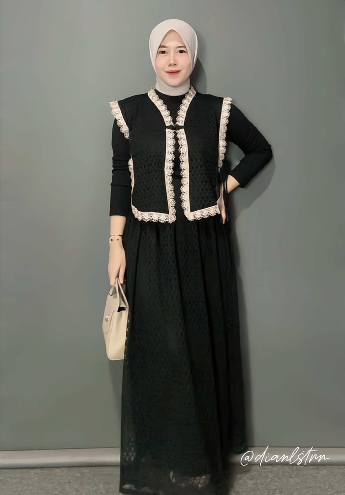 Hitam ga kalah cantik 🤏🏻  #oneset #setelan #setelanwanita #ootdkondangan #ootdlebaran 