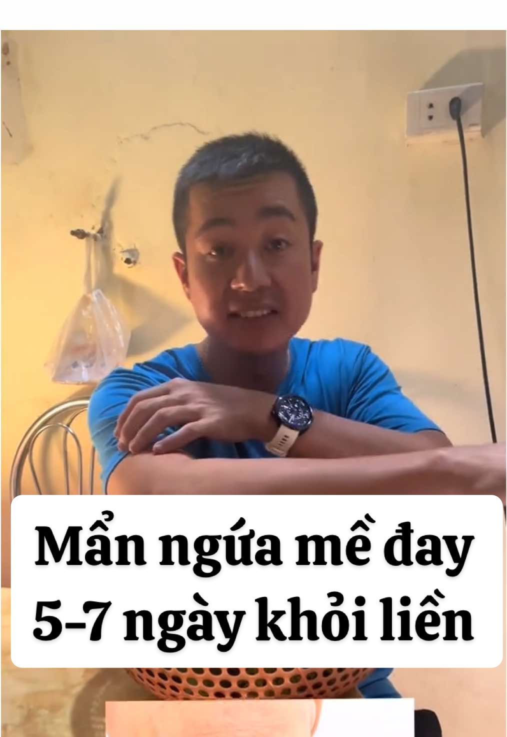 Chữa nổi mề đay mẩn ngứa Rau diếp cá và lá Đinh lăng hai lượng bằng nhau 50g say sinh tố uống làm 3 lần trong ngày, uống liên tục vài ngày là khỏi. #meday #mannguameday #medaymanngua 