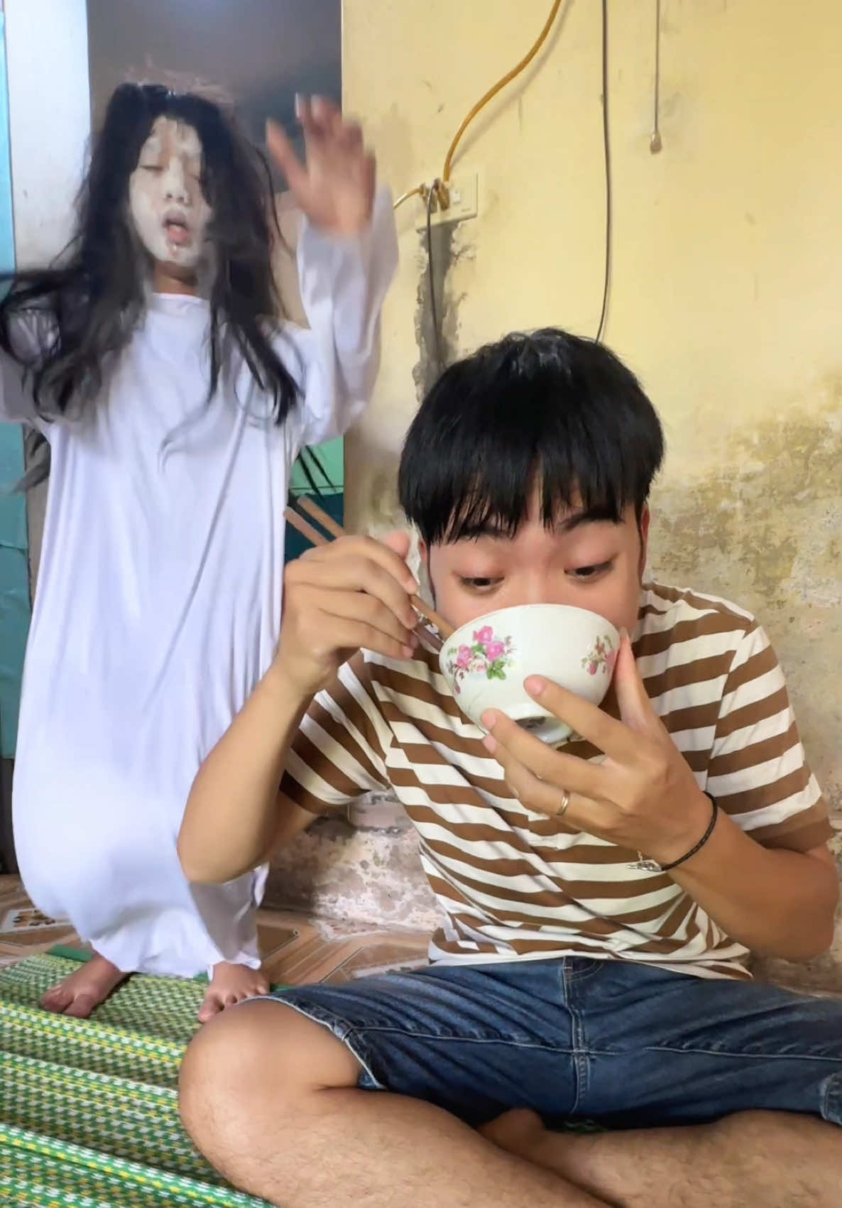 Bữa cơm tháng cô hồn...!