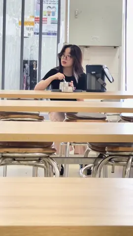 Lâu lâu đăng gái xinh Luxshare cho ae biết mình vẫn còn làm Luxshare nhé ae🤣🤣🤣 Bạn nữ xinh gái đáng iu này ko biết làm BU mấy nữa, ae ai biết chỉ giùm với🤪🤪🤪🤪#thinhhanh #traixinhgaidepluxsharenghean #tiktoklive 