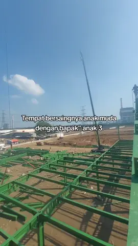 Umur hanya sebatas angka, jam terbang jawaban nya. #Kontruksibaja #weldernation #ironworker #wongproyek #workhardplayhard 
