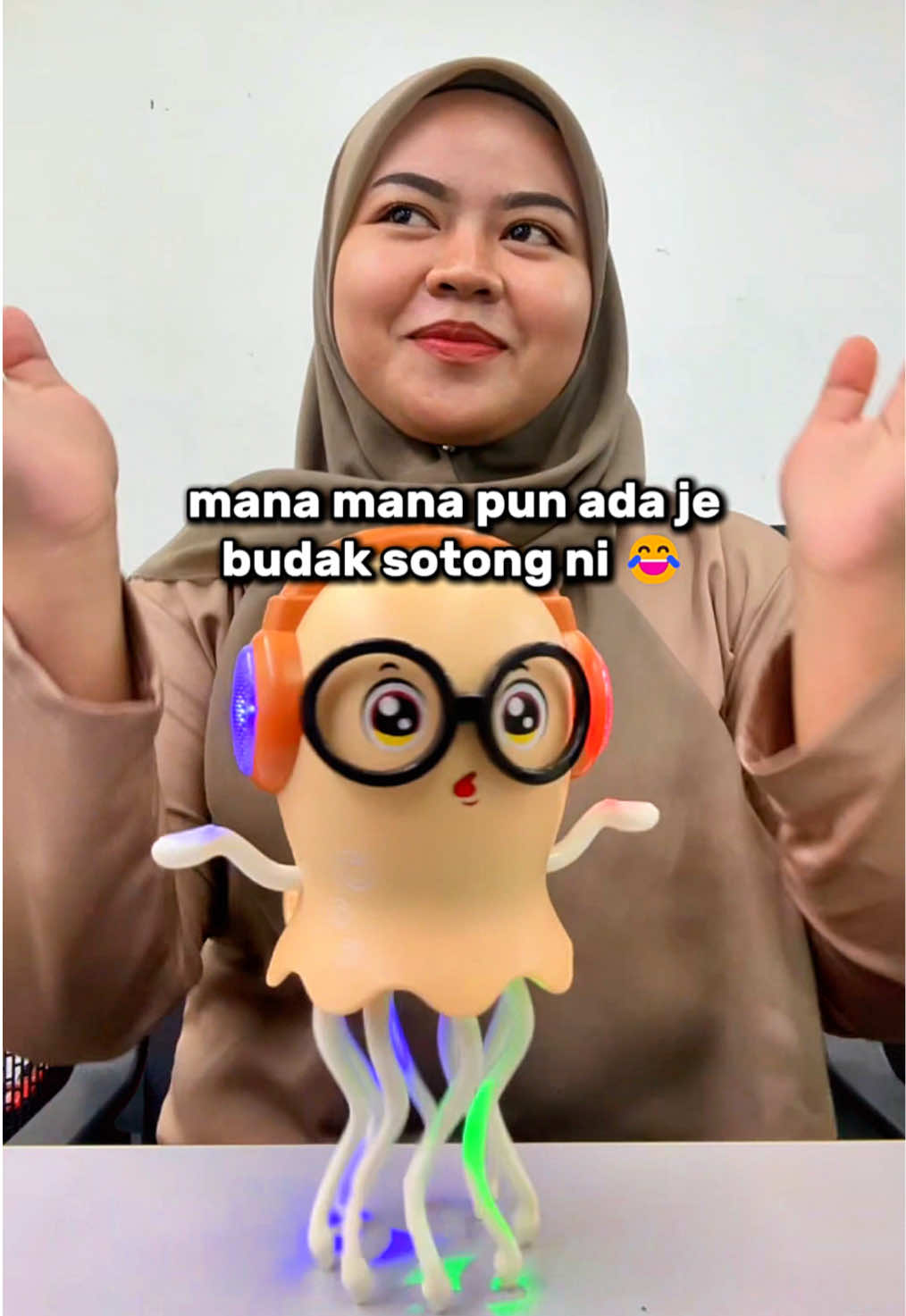 dekat office pun budak sotong ni suka mengacau 🦑🙈 #fyp #viral #permainan #toys 