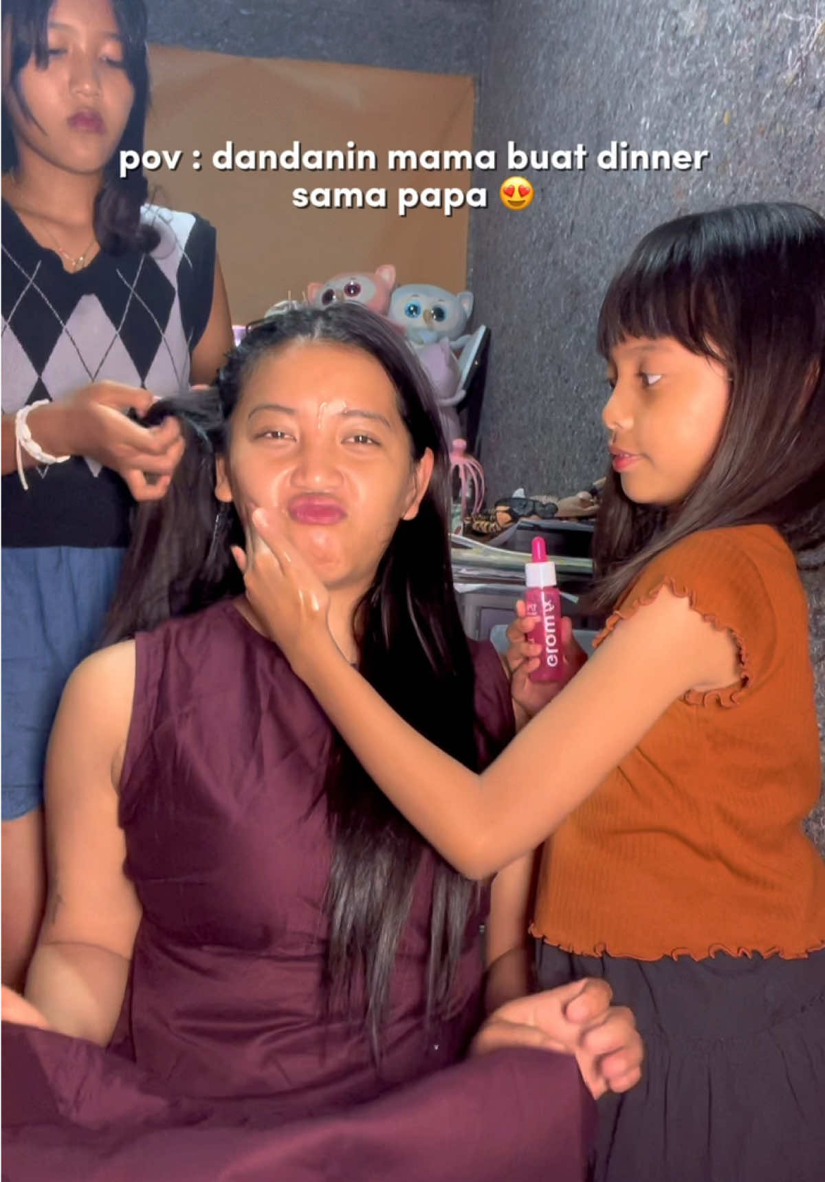 Dari pada cape cape ngepang sendiri, yaa di mending di kepangin anak sendiri 😋😍✨ #hairstyle #hairstyles #hairinspo #kepang #fyp 