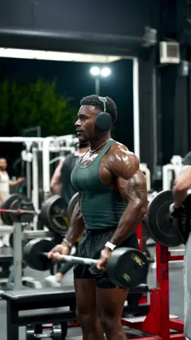Change spreads through example, not lectures. That’s why I focus on becoming better daily. #Fitness #motivation #SelfImprovement #biceps 