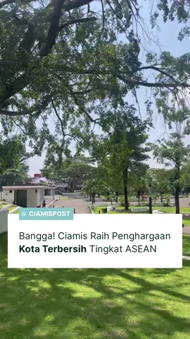 Bangga! 🎉 Kabupaten Ciamis resmi dinobatkan sebagai Kota Kecil Terbersih se-ASEAN 2025 dalam ajang The 6th ASEAN Environmentally Sustainable Cities (ESC) Award di Langkawi, Malaysia 🇲🇾. Penghargaan ini jadi bukti nyata komitmen pemerintah dan masyarakat dalam menjaga kebersihan, lingkungan, serta keberlanjutan 🌱. #ciamis #kotaterbersih #penghargaankotaterbersih 