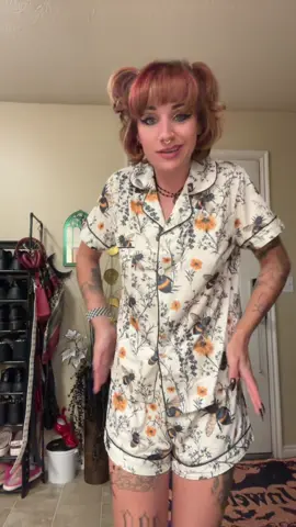 This is my going to bed fit (taking off my make up now I promise) #savethebees #goodnight #bees #pajamas #pjset 