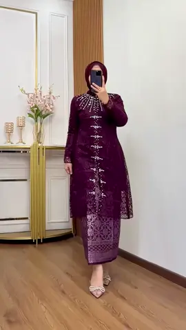 #kebaya #kebayamodern #kebayawisuda 