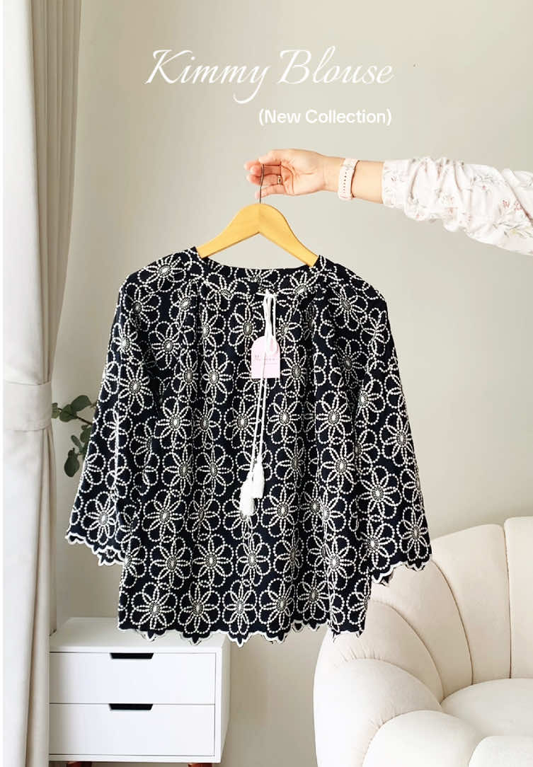 Blouse bordir dgn detail yang sangat elegan dan mevvah Cocok untuk acara yg istimewa tanpa harus ribet-ribet 😍 Join di LIVE MAYSAA untuk lihat lebih jelasnya ya Ladies 🤗 #promoguncang99 #gajiansale #blousewanita #blousebordir #blousekatun 