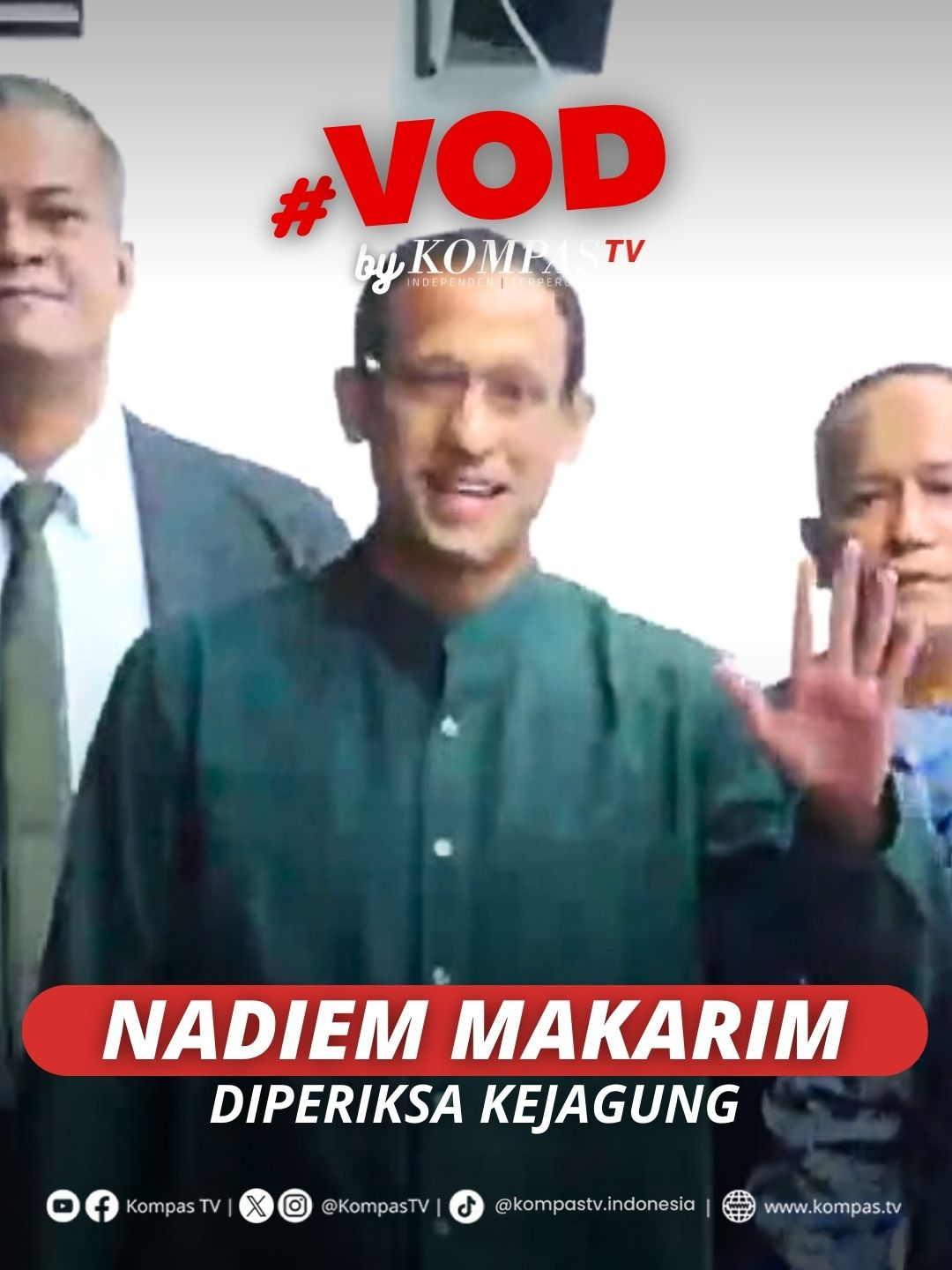 Inilah detik-detik kedatangan Mantan Mendikbudristek, Nadiem Makarim didampingi kuasa hukumnya Hotman Paris saat kembali diperiksa Kejagung dalam kasus dugaan Korupsi pengadaan Laptop Chromebook. Nadiem tiba di Kejagung tiba sekitar pukul 08:55 WIB pada Kamis (4/9/2025). Catatan Redaksi:  Setiap warga negara berhak menyuarakan pendapatnya. Namun,  kebebasan berpendapat harus dilakukan secara damai, tertib, serta jangan terprovokasi untuk melakukan perusakan dan penjarahan. Tuliskan komentarmu dan dapatkan berita terkini lainnya di www.kompas.tv serta youtube.com/kompastv #VODKompasTV #TikTokBerita