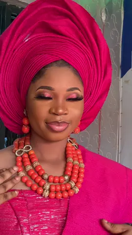 Typical Yoruba Bridal  glam😍🤩☺️. If you haven’t book us yet for your big day den you are wrong.. Available for your makeup bookings 😍😊. #makeup #makeupartist #glamsbytiana #growwithsbisep4th #fyp 